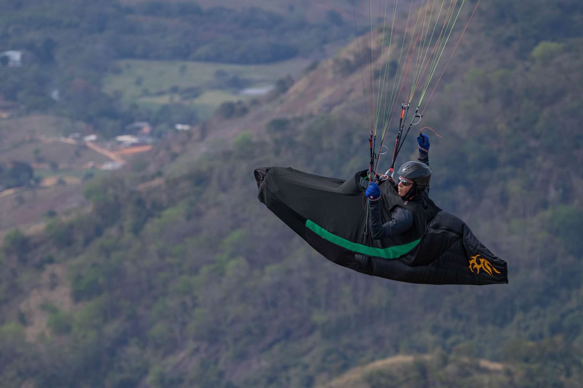 Learn to Fly: Your First Steps in Paragliding